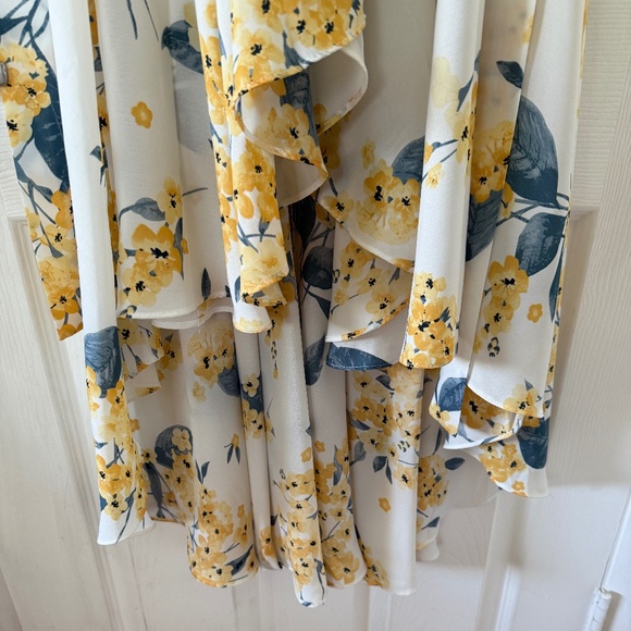 French Countryside White and Yellow Floral Print High-Low Dress - size M - Picture 4 of 7